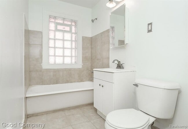 Building Photo - 12123 Santa Rosa Dr