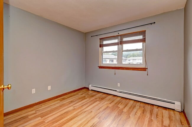 Building Photo - 55 Lantern Park Dr