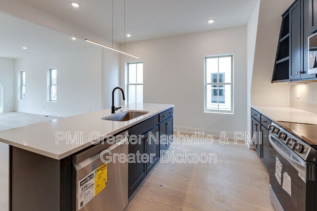 Building Photo - 537 Midnight Wy