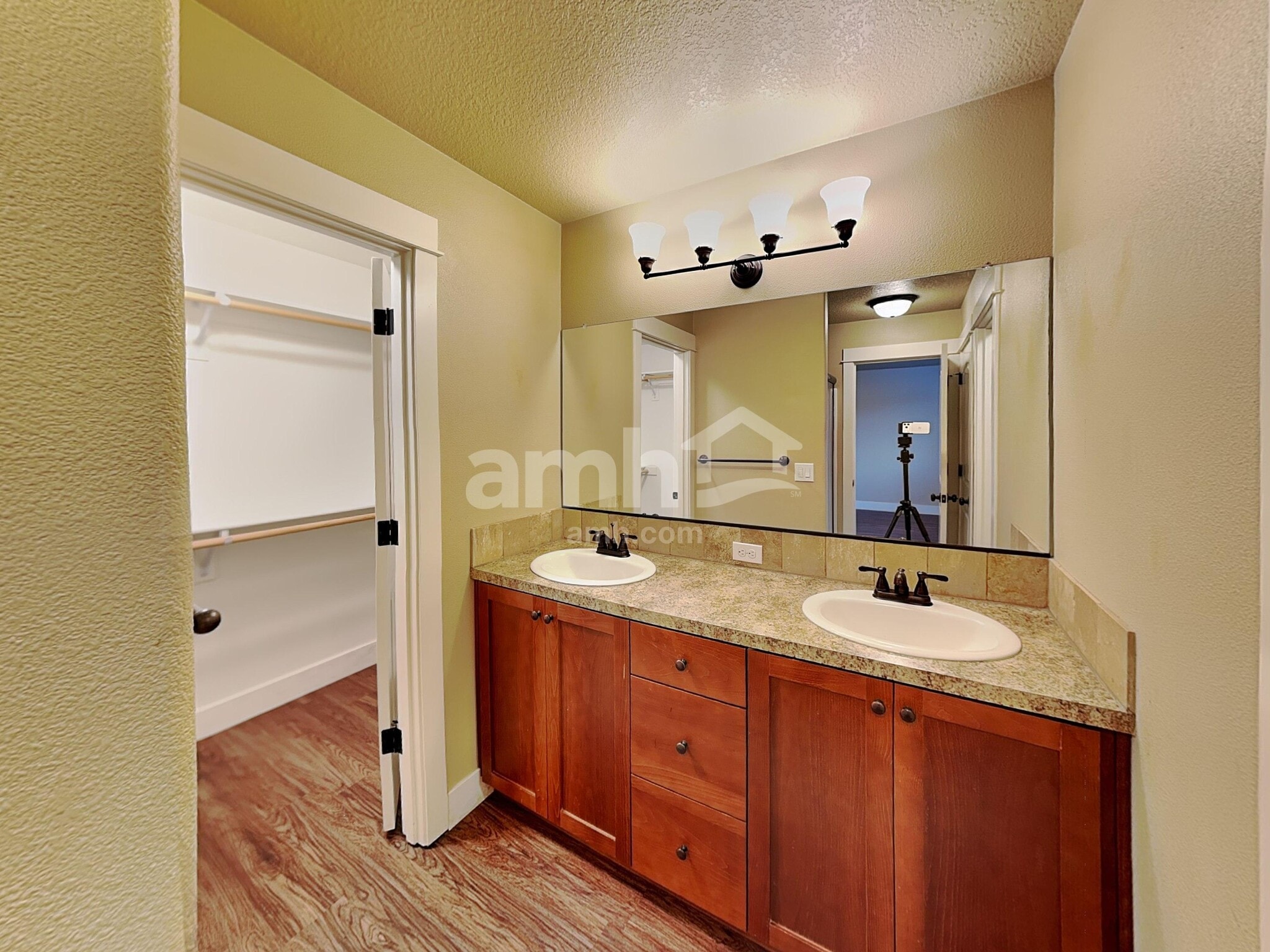 Building Photo - 458 Tulip Ave