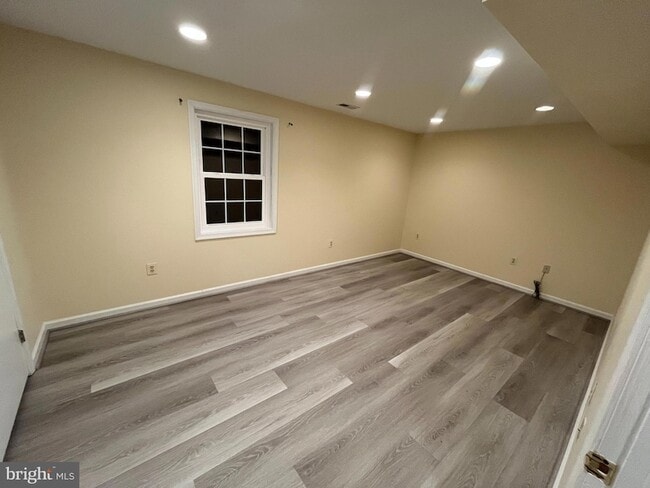 Building Photo - 16 Taber Ct