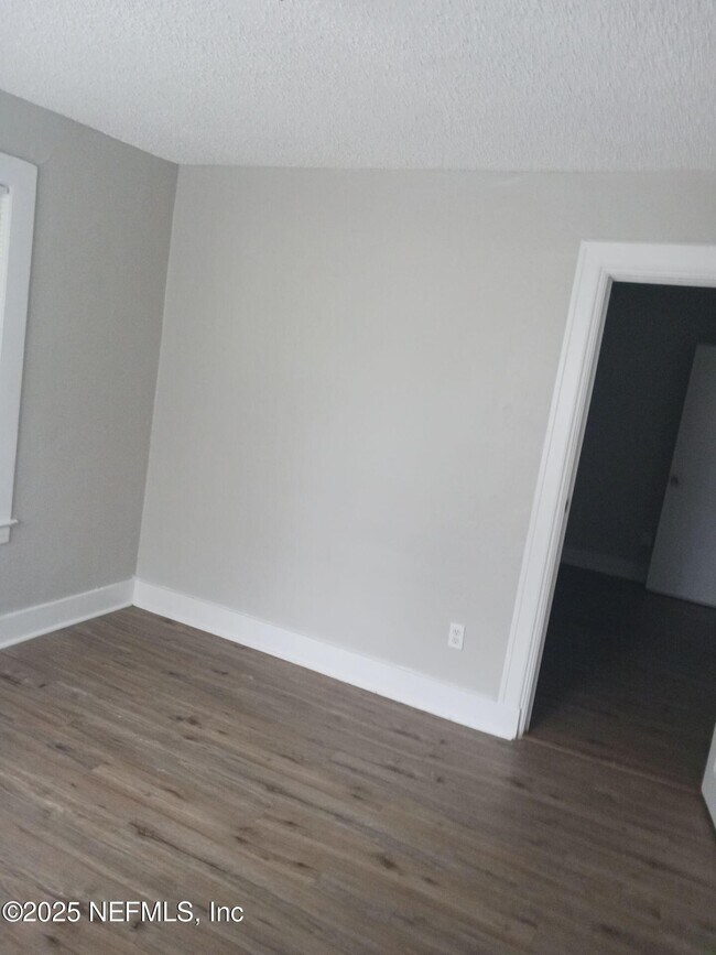 Building Photo - 451 Duray St