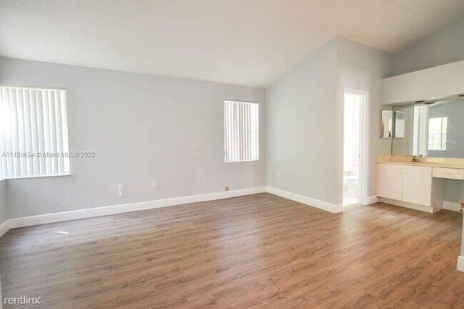 Building Photo - 3 br, 2.5 bath House - 3290 N 37th Ter