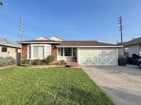 Building Photo - 3 Bedroom 2 Bathroom Lakewood House with Private Backyard down the street from Lakewood High School