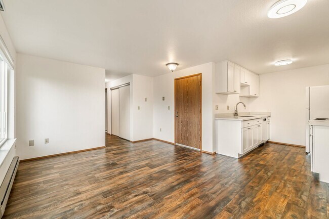 Building Photo - 715 N 130th St