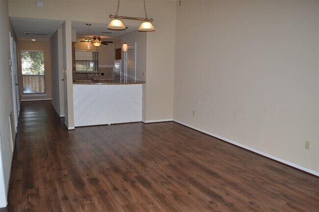 Building Photo - 202 Lakeview Terrace