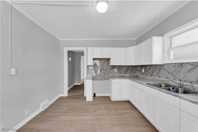 Building Photo - 3877 W 31st St