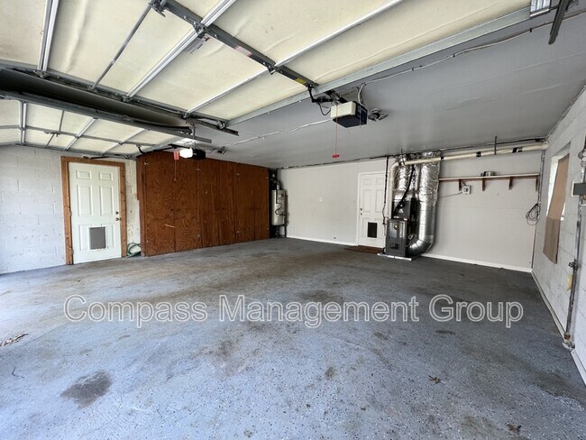 Building Photo - 2405 Bishops Bridge Rd