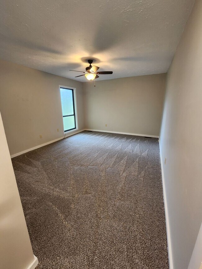 Building Photo - Town home for rent