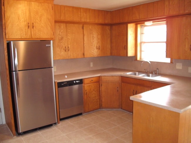 Building Photo - 2300 N Thornton St