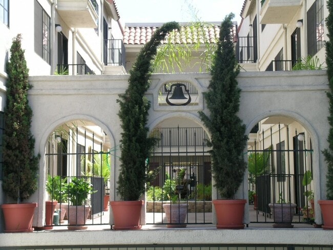 Building Photo - COMING SOON - Beautiful Condo in the Heart of Vibrant San Diego!