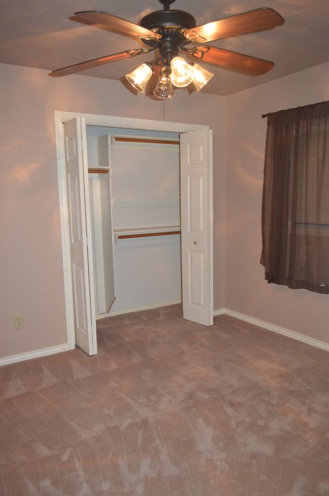 Building Photo - 2522 Belmeade Dr