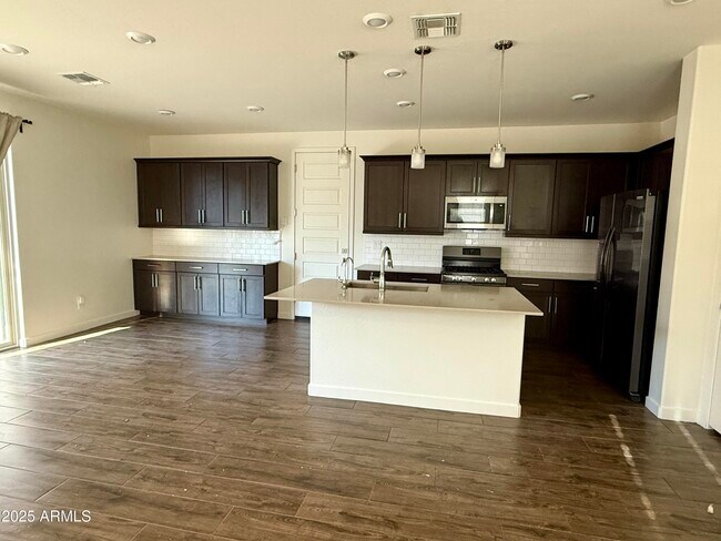 Building Photo - 938 E Danbury Dr