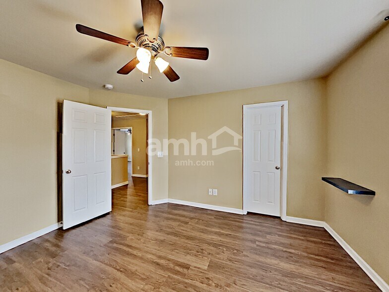 Building Photo - 1025 Addington Rd