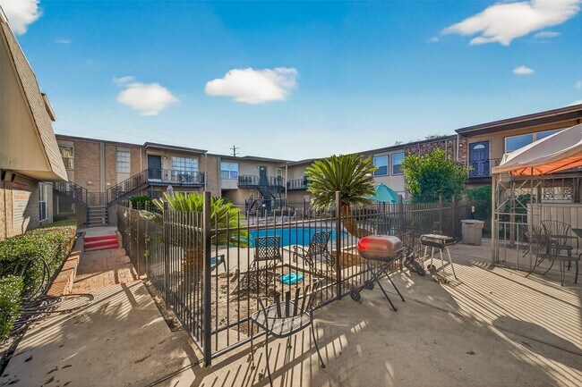 Building Photo - 5550 N Braeswood Blvd