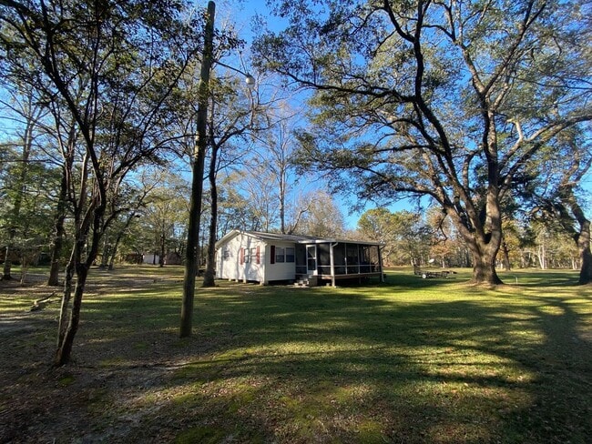 Building Photo - 2BR/1BA home available for rent on beautifully wooded lot in Vernon!