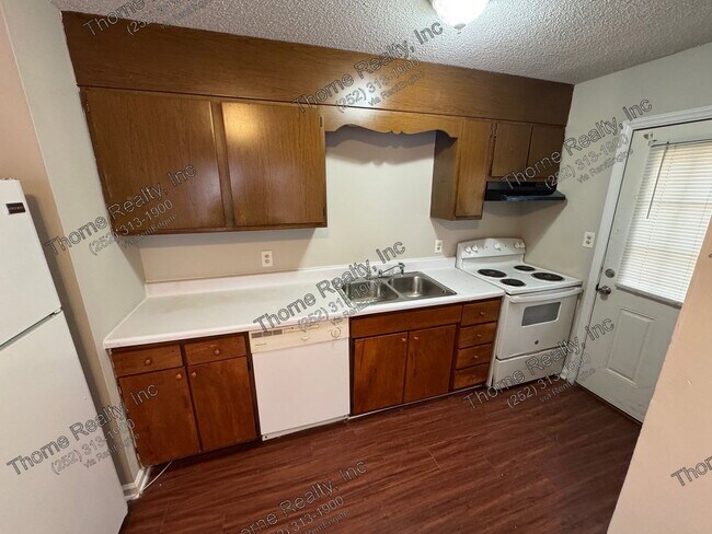 Building Photo - 2255 Sherwood Ave