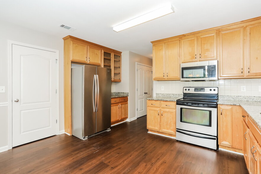 Building Photo - 5102 Redcoat Ln