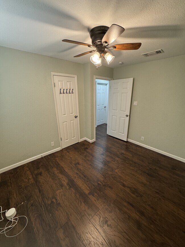 Building Photo - 115 Plainview Dr