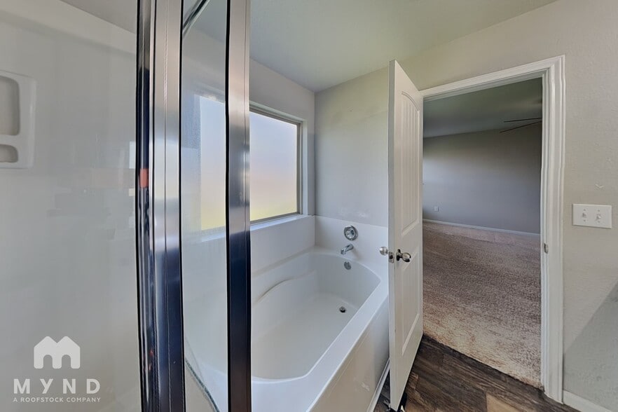 Building Photo - 717 Pinnacle Dr