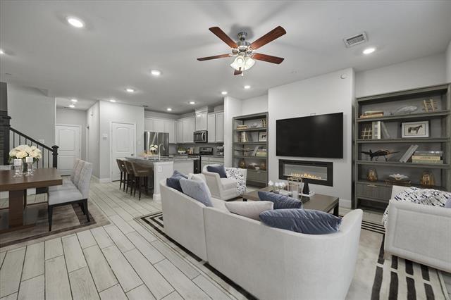 Building Photo - 7808 Manilla Dr