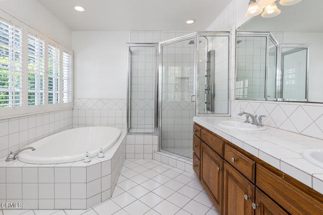 Building Photo - 4650 Encinas Dr