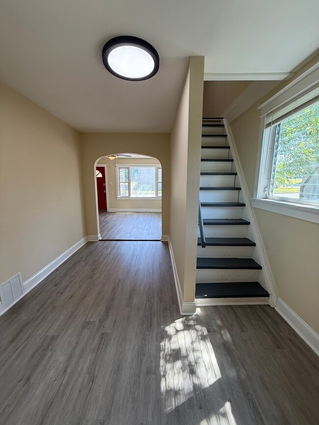 Building Photo - 428 3rd Ave