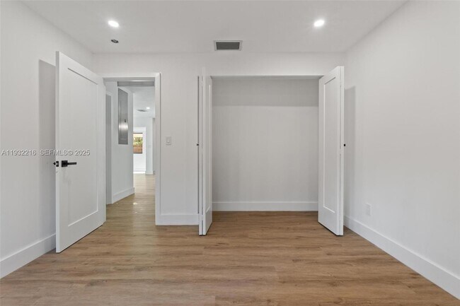 Building Photo - 1516 SW 30th Terrace