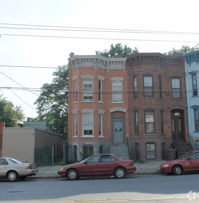 Building Photo - 362 Clinton Ave