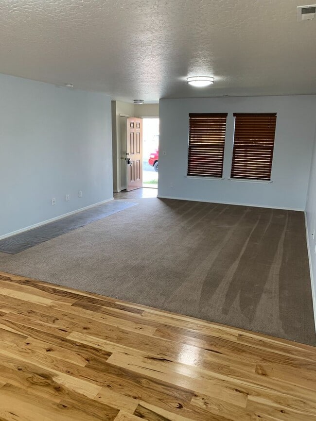 Building Photo - Great home in the Sawtooth Lakes Neighborh...