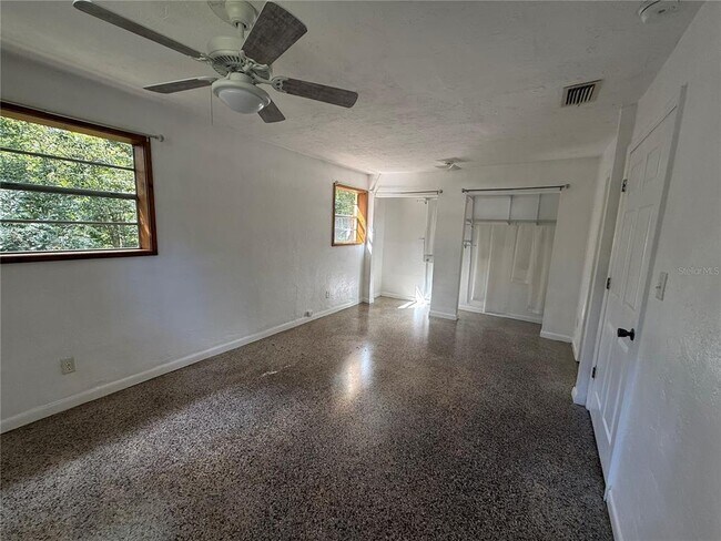 Building Photo - 1403 SE 1st St