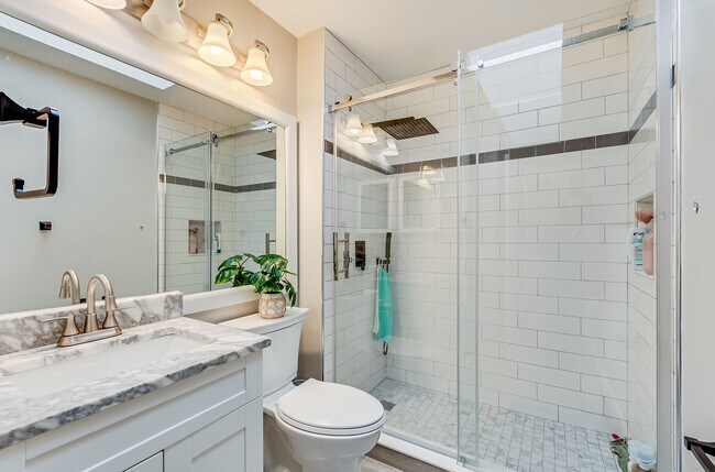 Building Photo - 2340 Portsmouth Ct