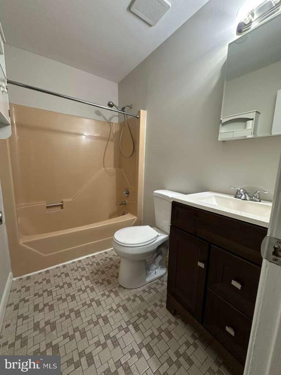 Building Photo - 113 SILVER