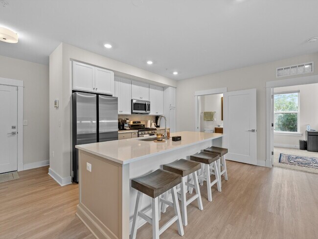 Building Photo - Stylish Townhome in Sought-After Ashburn L...