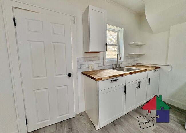 Building Photo - 94 Malletts Bay Ave