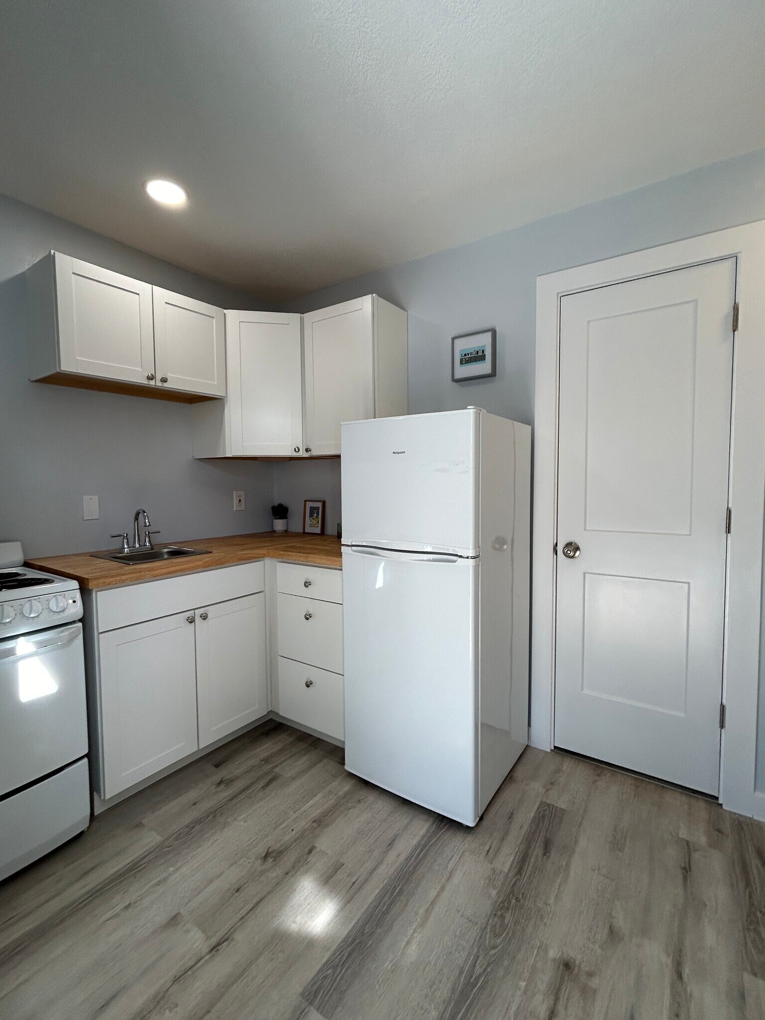 Building Photo - 3219 Roscoe Ave