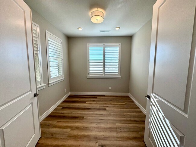 Building Photo - 406 Heirloom- 55+ Silverado Village Community