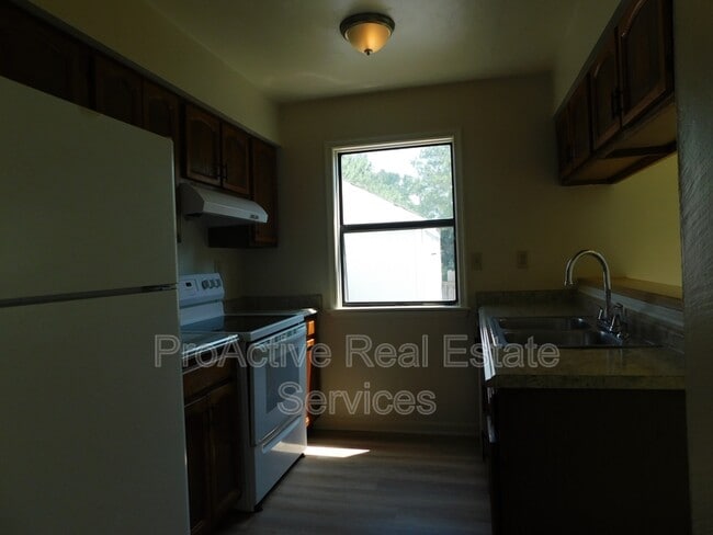 Building Photo - 215 Greenbrier Ave