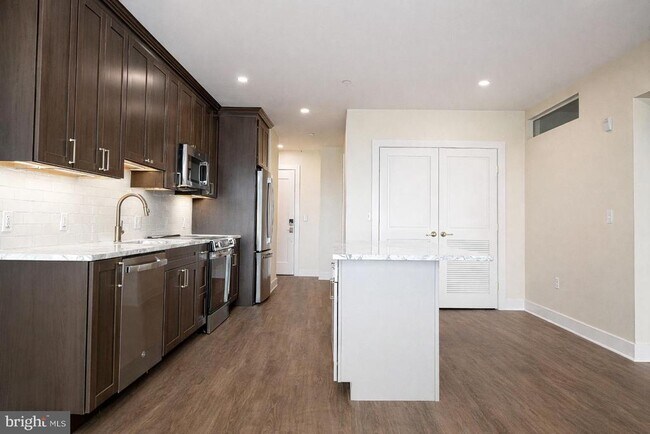 Building Photo - 128 N Bond St