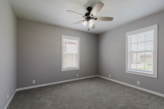 Building Photo - Adorable 2 bedroom 1 bath House