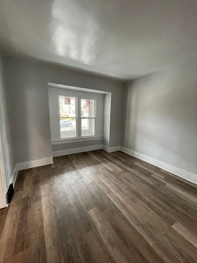 Building Photo - Completely renovated 4 bed 1 bath home near Kennywood Park!