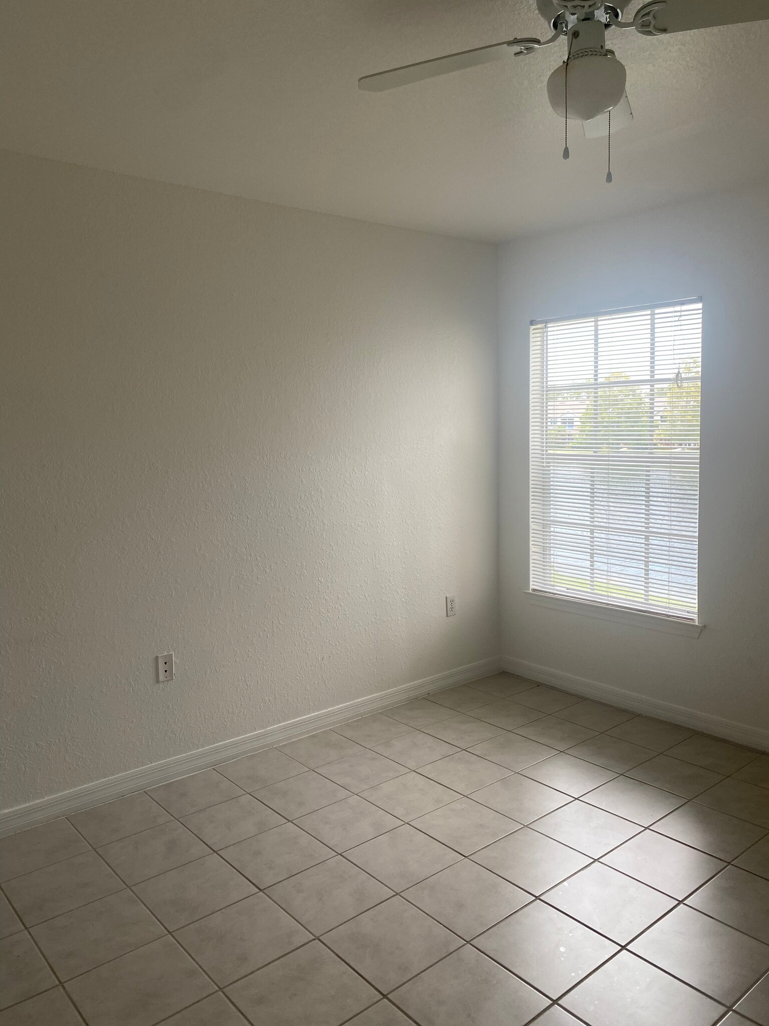 Building Photo - 8933 Manor Loop