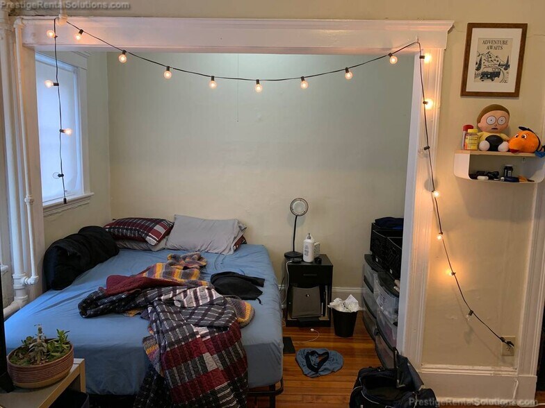 Building Photo - 153 Kelton St