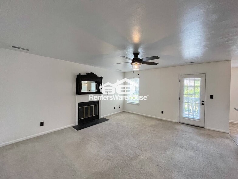 Building Photo - 1843 Chantilly Ct
