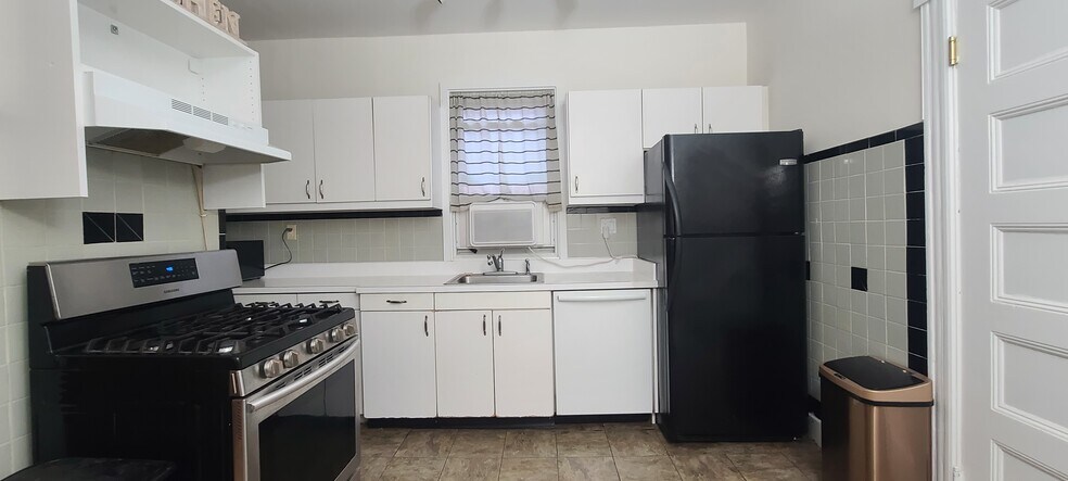 Building Photo - 49 Hudson Pl