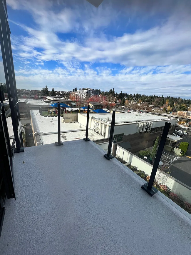 Enjoy unobstructed PNW views - 889 103rd Ave NE