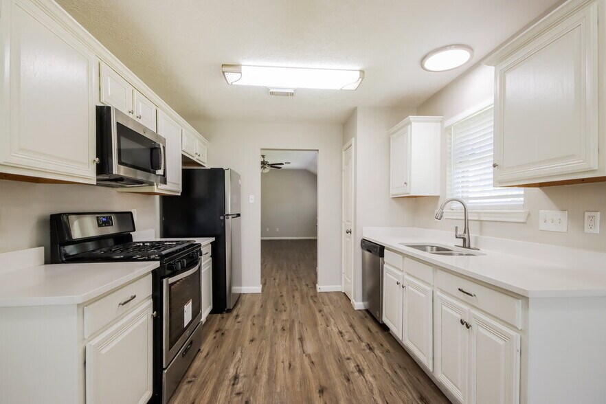 Building Photo - 26126 Cypresswood Dr