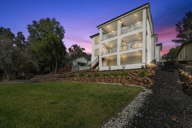 Building Photo - Waterfront 4 bed 4 bath 3,887 sq. ft.