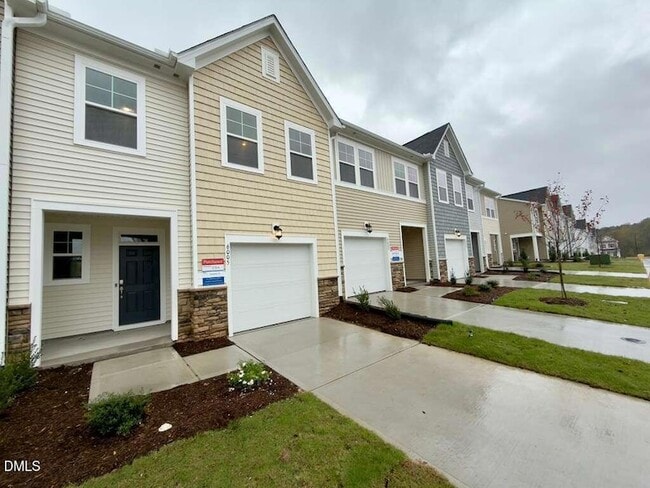 Building Photo - 6005 Grey Colt Wy