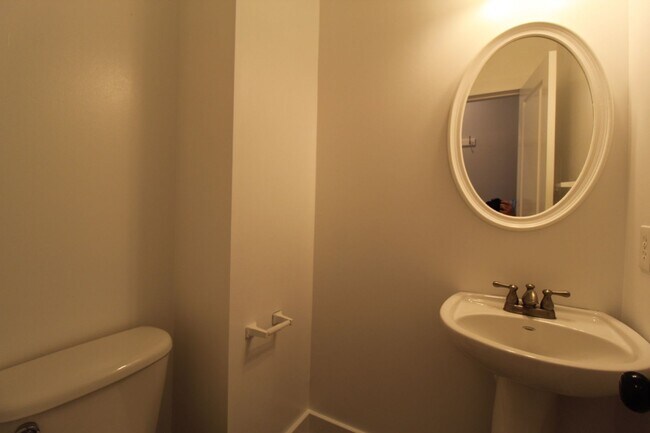 Building Photo - 3 Bedroom 2.5 Bath In Kansas City, Kansas